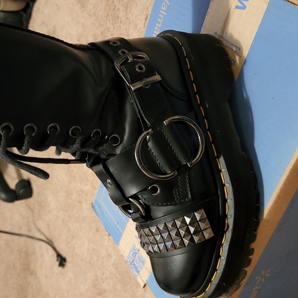 Dr. Martin's leather platform boots. Has hardware attached. Blk sz 5.5 - Picture 6 of 14
